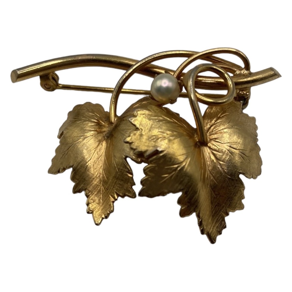 Binder brothers I20-12k plated grape leaves and pearl brooch